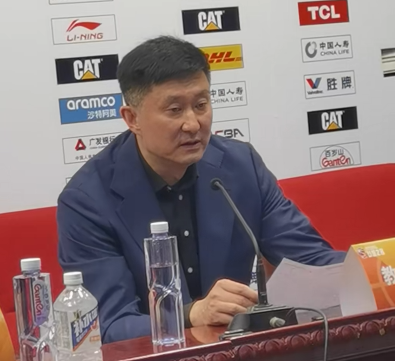胜青岛发布会！杜锋大谈幸运，称赞王洪泽麦考尔，提2将身体不适